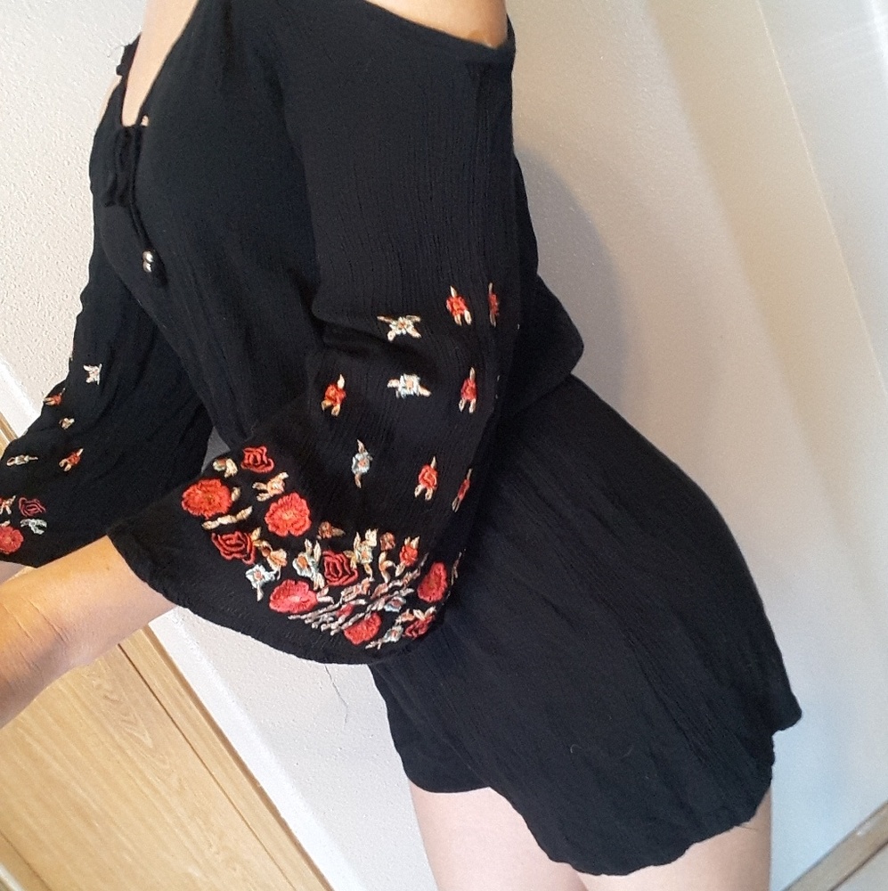 Embroidered Flower Romper 🌷🌷🌷